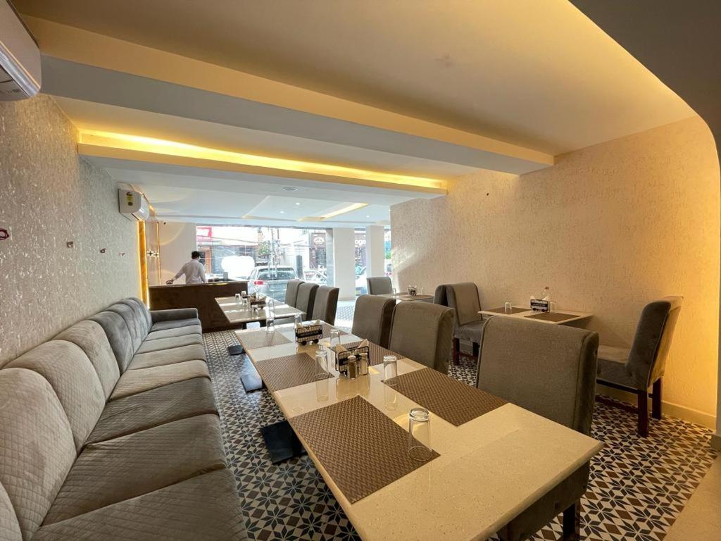 Hotel Santoor Varanasi Dış mekan fotoğraf