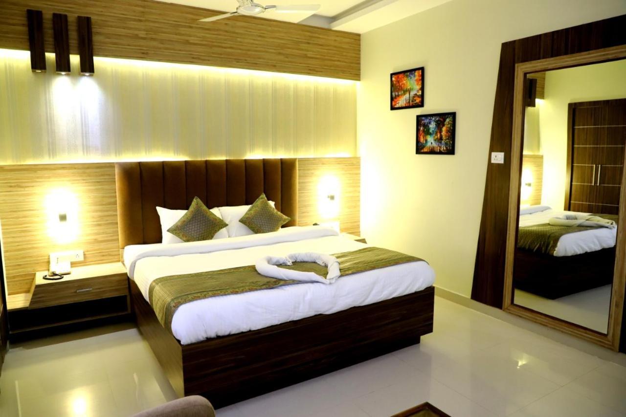 Hotel Santoor Varanasi Dış mekan fotoğraf