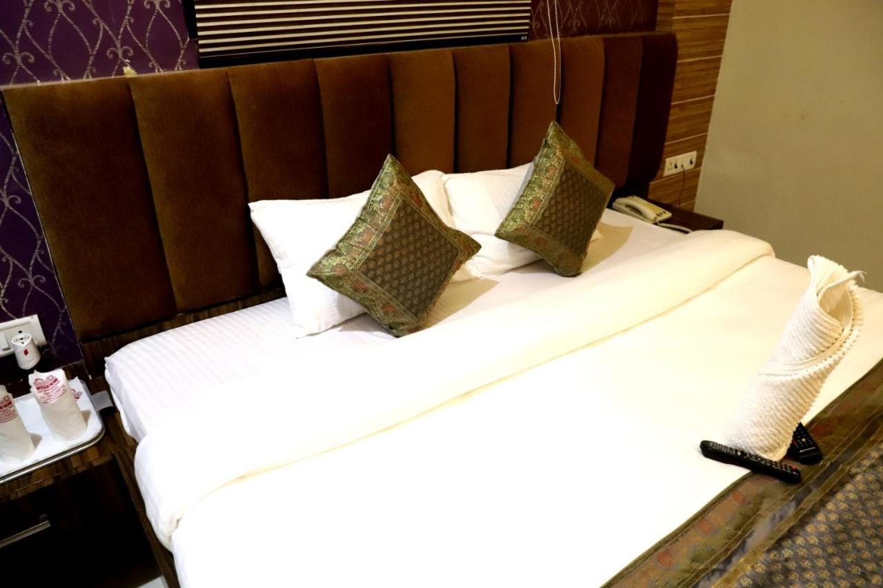 Hotel Santoor Varanasi Dış mekan fotoğraf